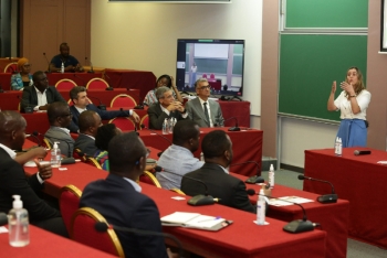 Conférence de présentation du programme Compact aux chefs d'entreprise à MDE Business School