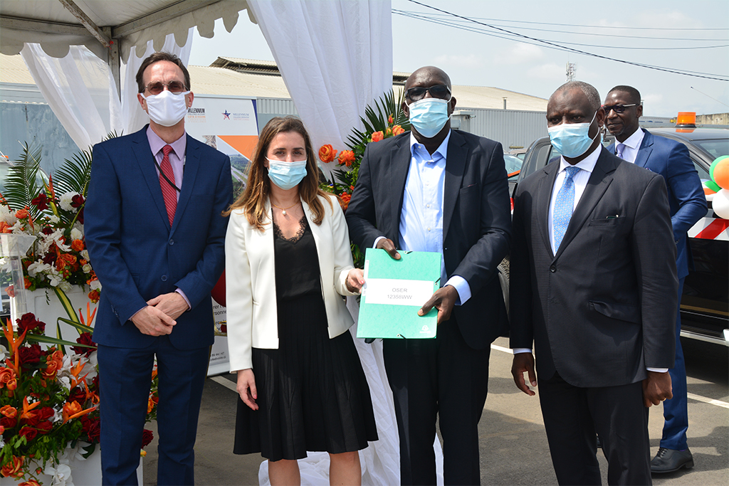 CEREMONIE DE REMISE DE VEHICULES AUX ENTITES DE MISE EN ŒUVRE DU PROJET ABIDJAN TRANSPORT